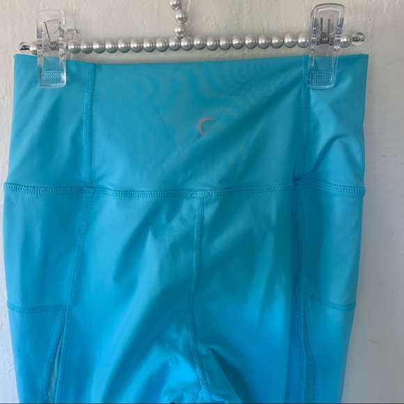Zyia Turquoise Mesh High Rise Capri Cropped Leggings - Picture 9 of 12